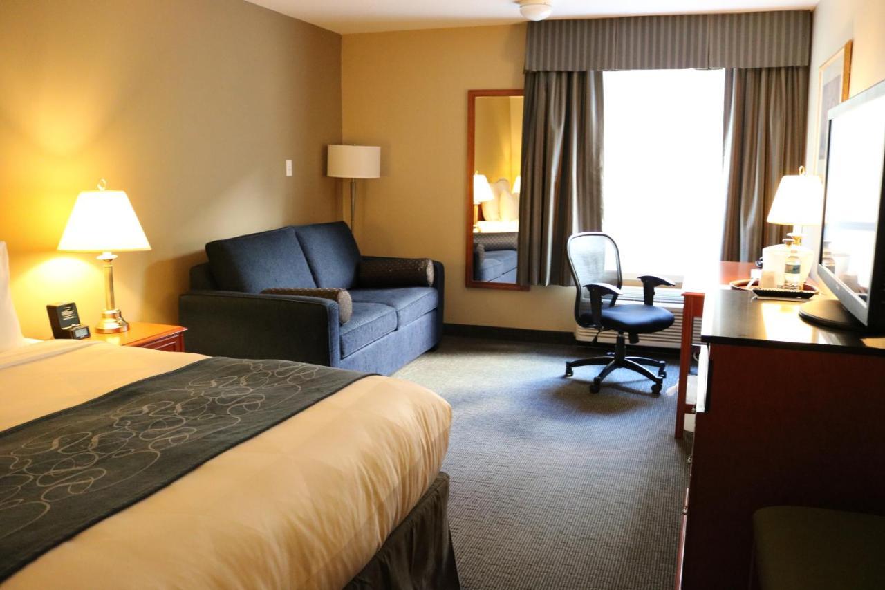 Nomad Hotel & Suites Fort Mcmurray Dış mekan fotoğraf