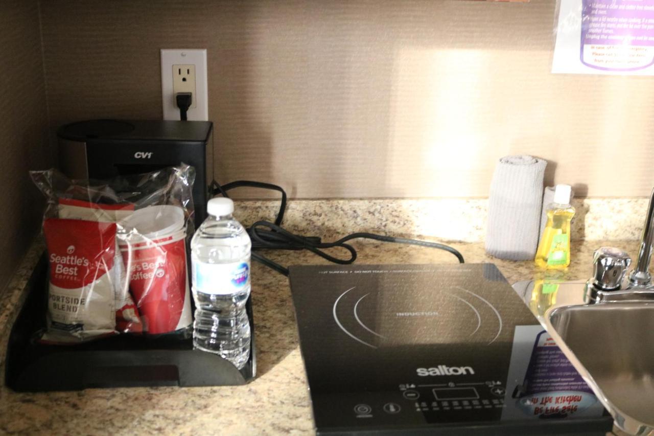 Nomad Hotel & Suites Fort Mcmurray Dış mekan fotoğraf
