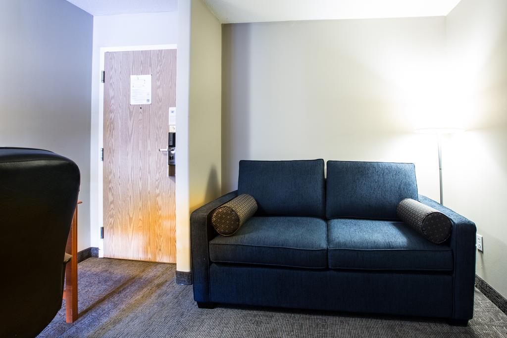 Nomad Hotel & Suites Fort Mcmurray Dış mekan fotoğraf
