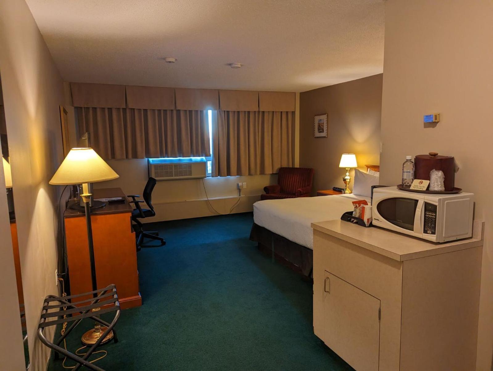 Nomad Hotel & Suites Fort Mcmurray Dış mekan fotoğraf