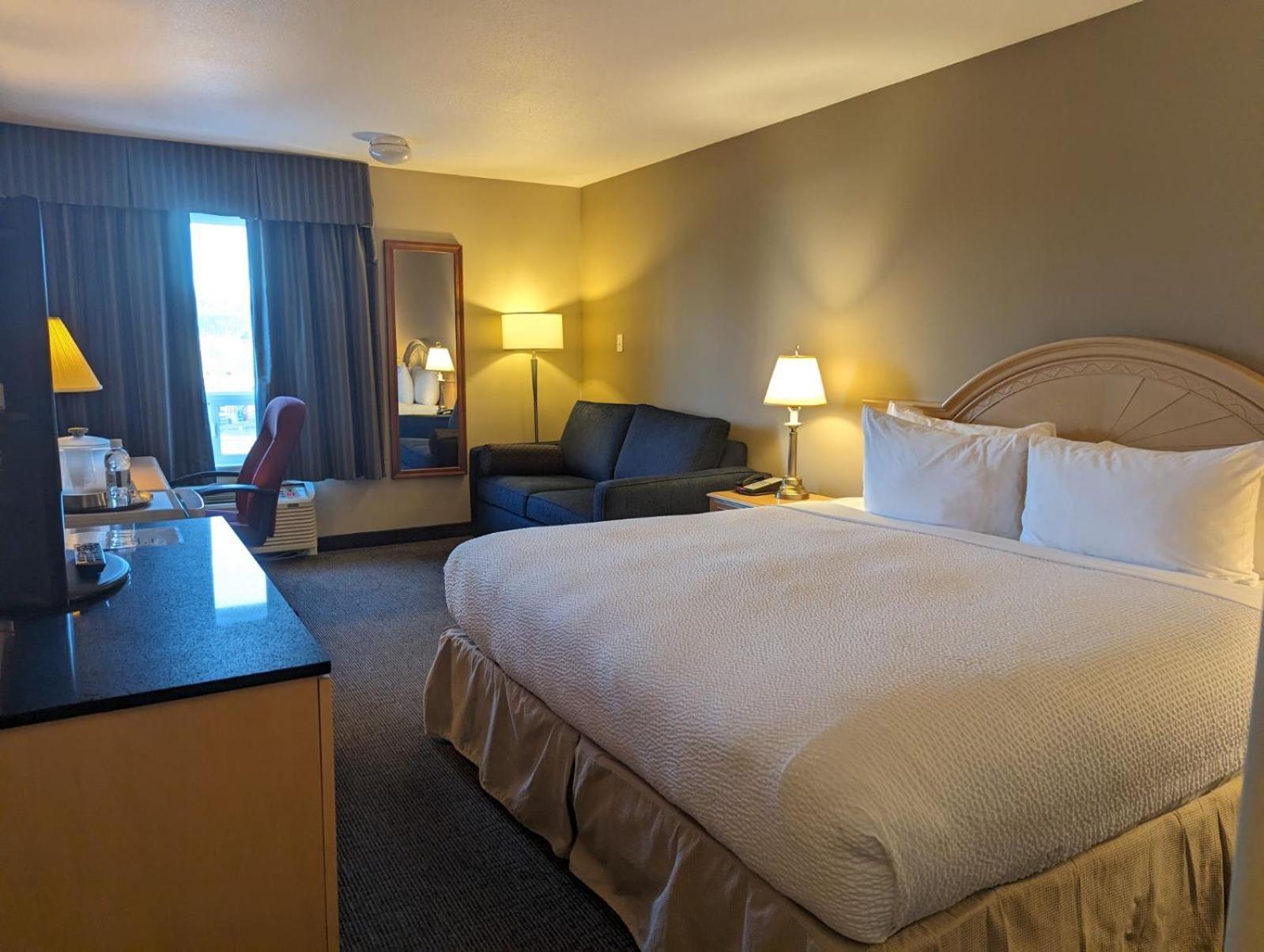 Nomad Hotel & Suites Fort Mcmurray Dış mekan fotoğraf
