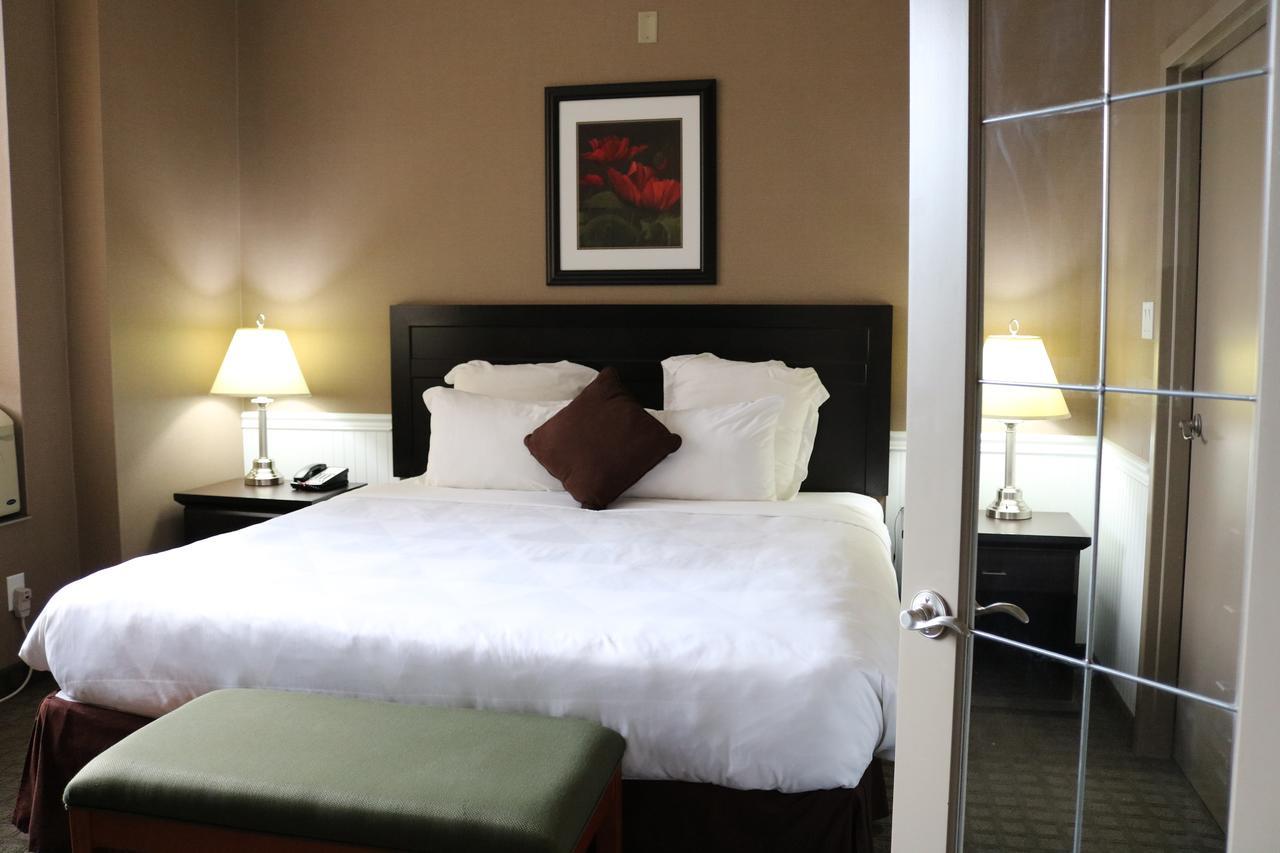 Nomad Hotel & Suites Fort Mcmurray Dış mekan fotoğraf