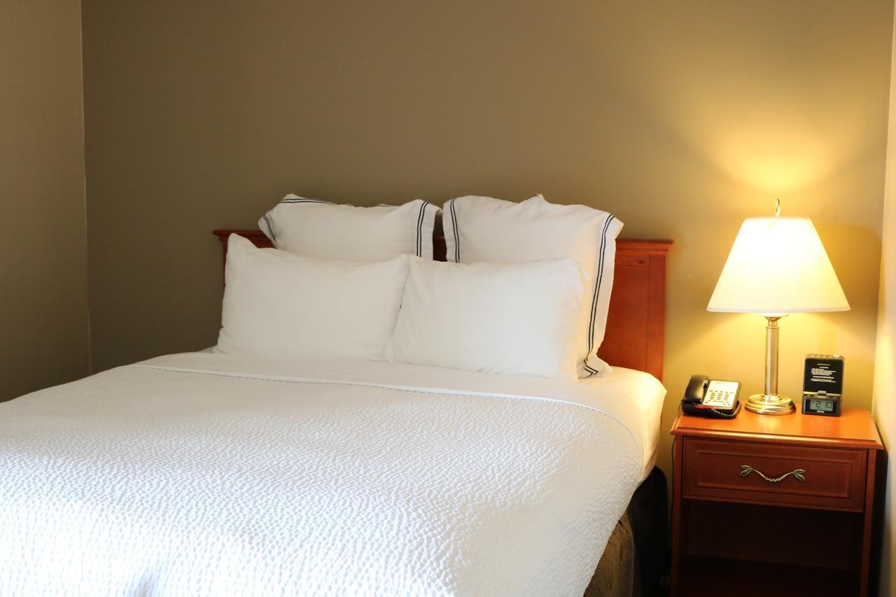 Nomad Hotel & Suites Fort Mcmurray Dış mekan fotoğraf