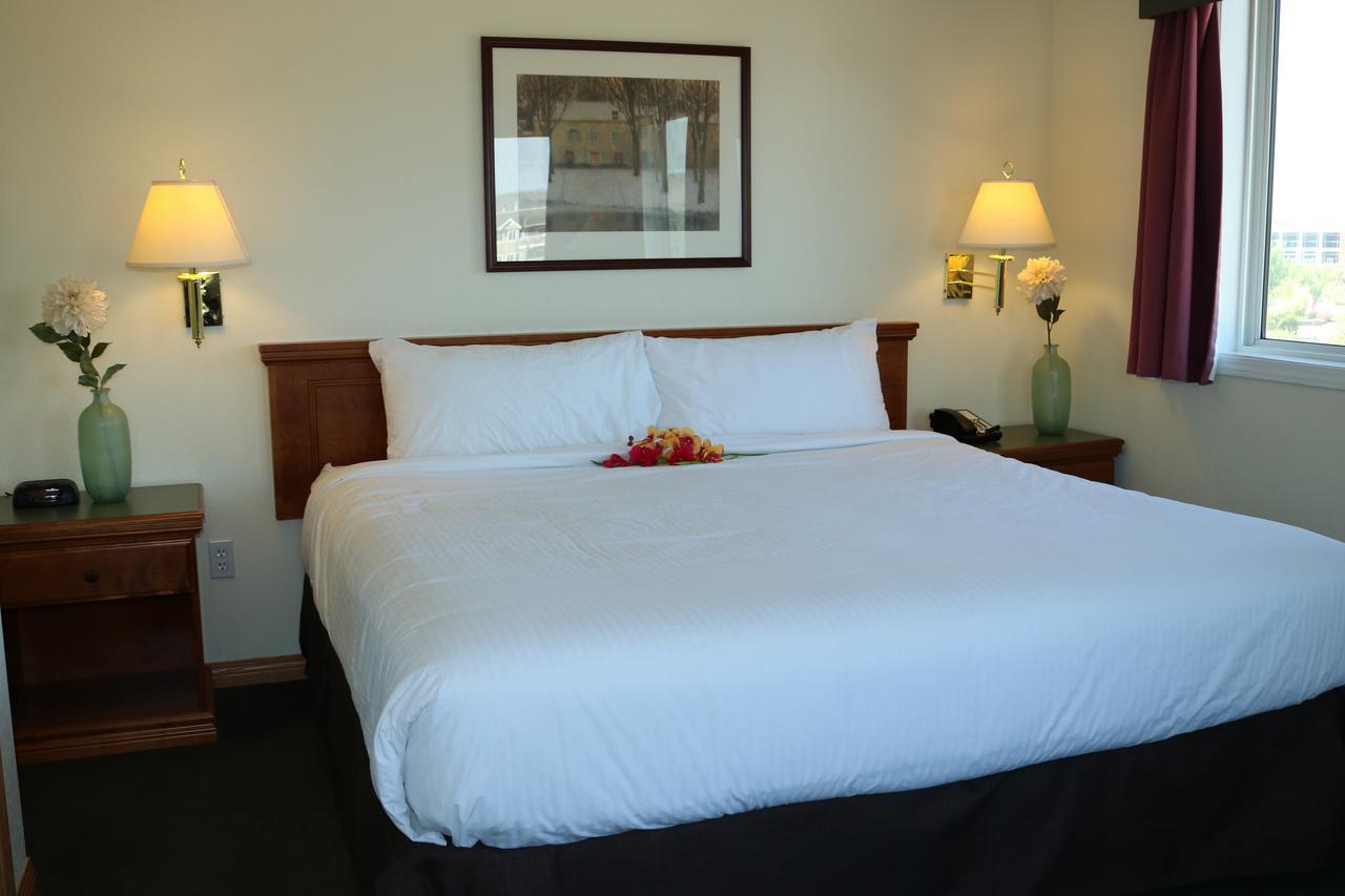 Nomad Hotel & Suites Fort Mcmurray Dış mekan fotoğraf