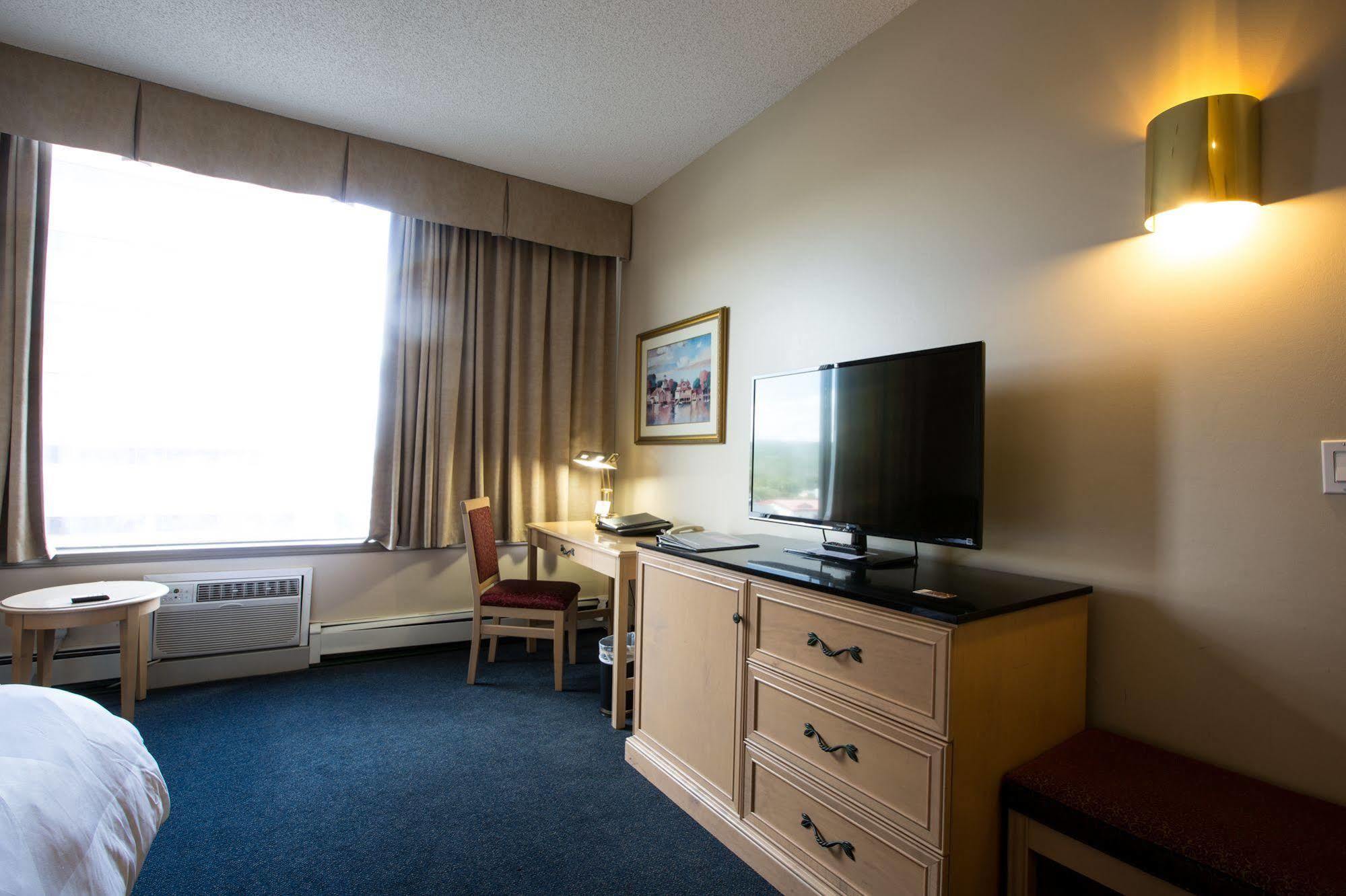 Nomad Hotel & Suites Fort Mcmurray Dış mekan fotoğraf